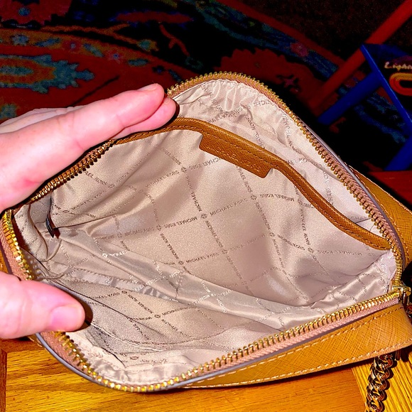 Michael Kors “Jet Set”LG Ew Crossbody & “Jet Set”Vanilla LG double zip Wristlet! - Picture 4 of 7